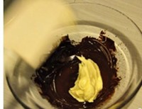 零失敗---巧克力熔岩蛋糕的做法 步骤4