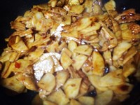 一勺豬油做出的美味干鍋土豆片的做法 步骤7