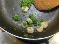 【快手輔食】白菜蝦仁蛋炒飯（12m+）的做法 步骤8