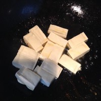 腐乳汁香煎豆腐的做法 步骤2