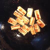 腐乳汁香煎豆腐的做法 步骤4