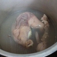泡椒銀魚豬肚湯的做法 步骤1