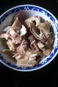 泡椒銀魚豬肚湯的做法 步骤4