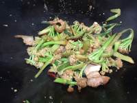 老丁的私房菜-干鍋花菜的做法 步骤4