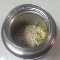 懶人食譜 膳魔師燜燒杯清粥系列 紅糖綠豆糙米燕麥粥的做法 步骤1
