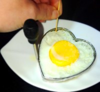 完美心型煎蛋技巧的做法 步骤6