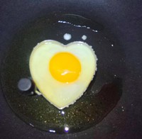完美心型煎蛋技巧的做法 步骤5