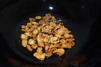熬豬油後的殘渣利用家常菜--油渣炒蘿卜絲的做法 步骤2