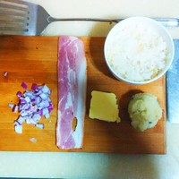 土豆泥培根炒飯——超好吃的做法 步骤1