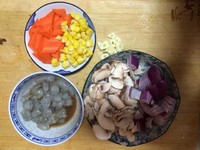 蝦仁時蔬燜飯的做法 步骤1