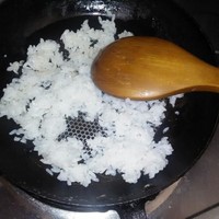 洋蔥胡蘿卜咖喱炒飯的做法 步骤2