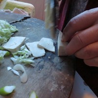 跟姥姥學的白菜豆腐疙瘩湯的做法 步骤3