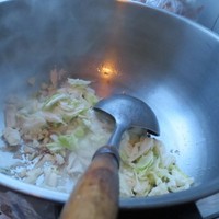 跟姥姥學的白菜豆腐疙瘩湯的做法 步骤5