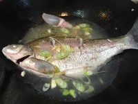 老丁的私房菜-清炖武昌魚的做法 步骤3