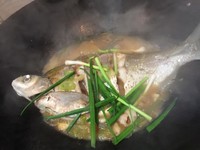 老丁的私房菜-清炖武昌魚的做法 步骤4