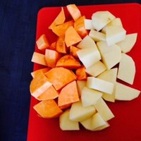 暖冬蔬菜濃湯（potage de patate douce）的做法 步骤1