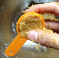 中島老師的檸檬椰蓉勺子成型餅干的做法 步骤3