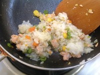 【快手輔食】雜蔬三文魚炒飯（10m+）的做法 步骤9