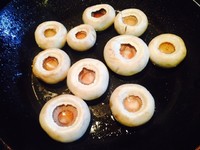 香煎小蘑菇的做法 步骤2