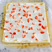 奶油水果裝飾蛋糕卷的做法 步骤11