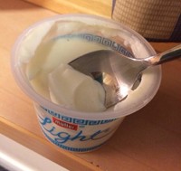 凍酸奶^_^低卡冰激淋∼減肥期間的低卡甜品！！！的做法 步骤2