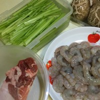 芹菜香菇蝦仁豬肉餃子的做法 步骤1