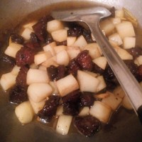 土豆悶紅燒肉的做法 步骤12
