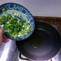 大蒜小湯面的做法 步骤3