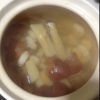 荸薺甘蔗炖梨湯的做法 步骤2