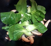 老丁的私房菜-香菇炒油菜的做法 步骤3