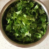 清蒸芹菜葉的做法 步骤1