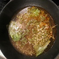 兩人飯之酸辣生菜豆芽湯的做法 步骤2