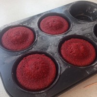 純正美式紅絲絨杯子蛋糕 Red Velvet Cupcake（零失敗配方）的做法 步骤14