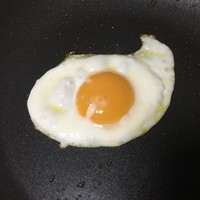 樸素煎蛋的做法 步骤1