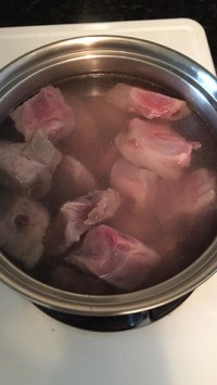 白蘿卜排骨湯的做法 步骤1