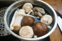 菌菇炖雞湯的做法 步骤5