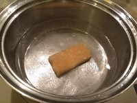 廣州地道糖水--油炸鬼煲糖水的做法 步骤1