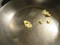 松子炒菠菜的做法 步骤6