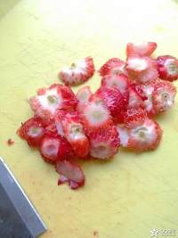 美麗的草莓季-草莓果醬的做法 步骤1