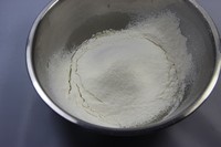 培根沙拉面包的做法 步骤4