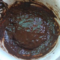 8寸巧克力草莓夾心裸蛋糕的做法 步骤3