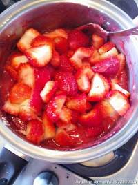 草莓大黃松仁香酥派－Strawberry and Rhubarb Crumble的做法 步骤3