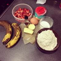 極易成功的草莓香蕉麥芬（杯子蛋糕）的做法 步骤1