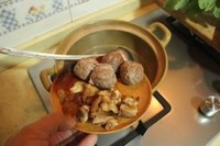《砂鍋是廚房白痴最好的朋友》砂鍋丸子牛筋粿條的做法 步骤4