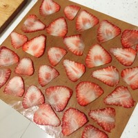 酸酸甜甜草莓脆的做法 步骤3