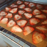酸酸甜甜草莓脆的做法 步骤4