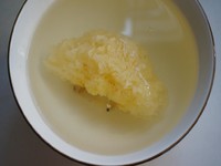 皂角米銀耳湯的做法 步骤2
