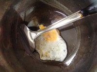 清湯淡水雞蛋面的做法 步骤1