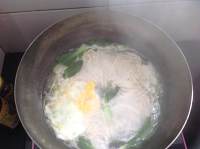 清湯淡水雞蛋面的做法 步骤6