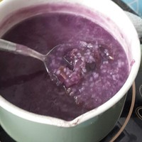 暗黑料理∥紫薯年飯粥的做法 步骤2